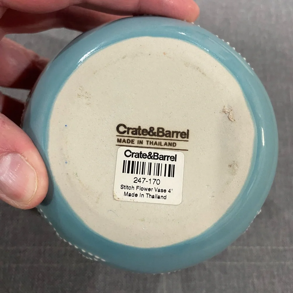 Crate & Barrel stitch flower vase, 4 inches,teal color, good condition.